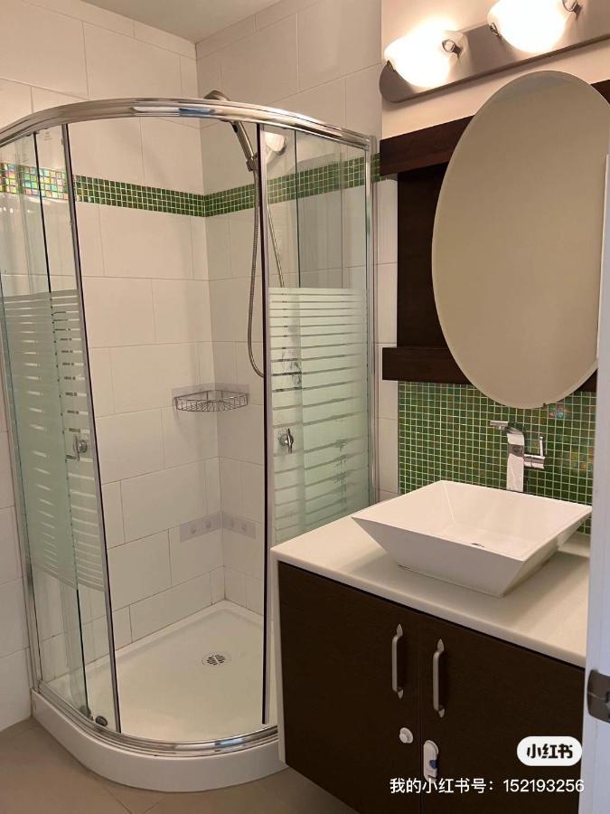 Spacious And Bright Large Suite With Separate Bathroom Richmond Buitenkant foto